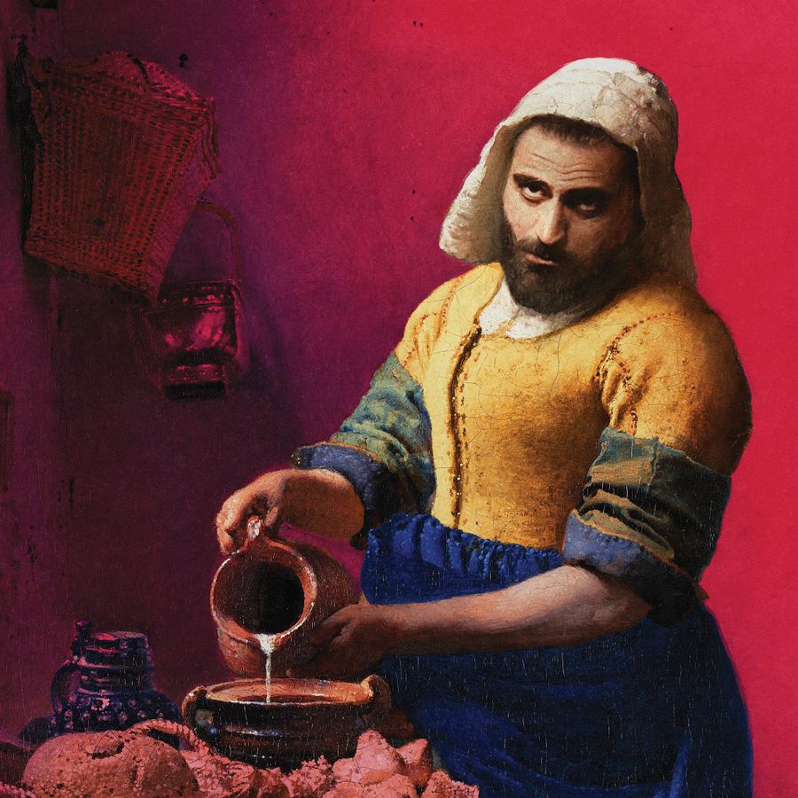 Man met baard figureert als het melkmeisje van Vermeer tegen een rode achtergrond. 